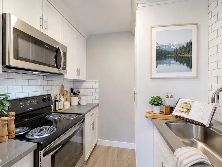 Henry Square- Luxury Townhomes — Photo 26