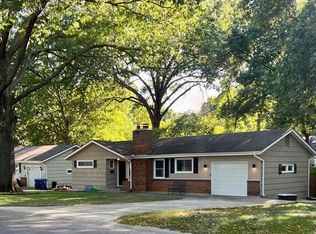 7712 Maple St, Prairie Village, KS 66208