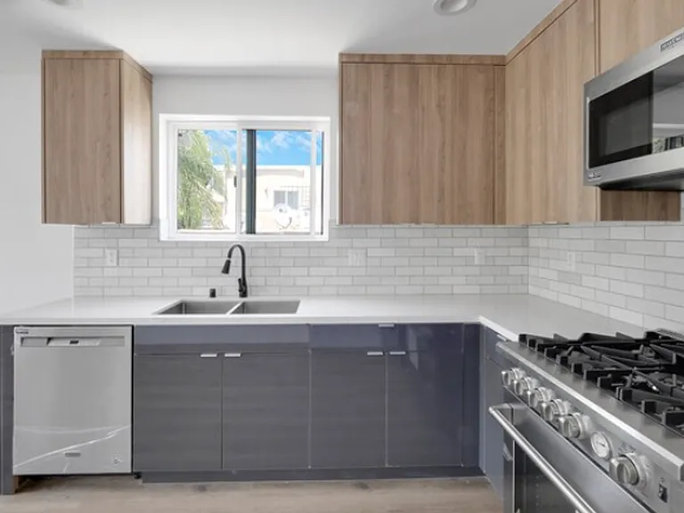 1146 N Sycamore Ave — Photo 15
