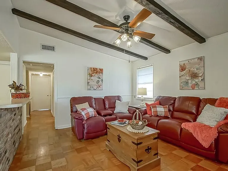 9817 Martha Ln — Photo 8