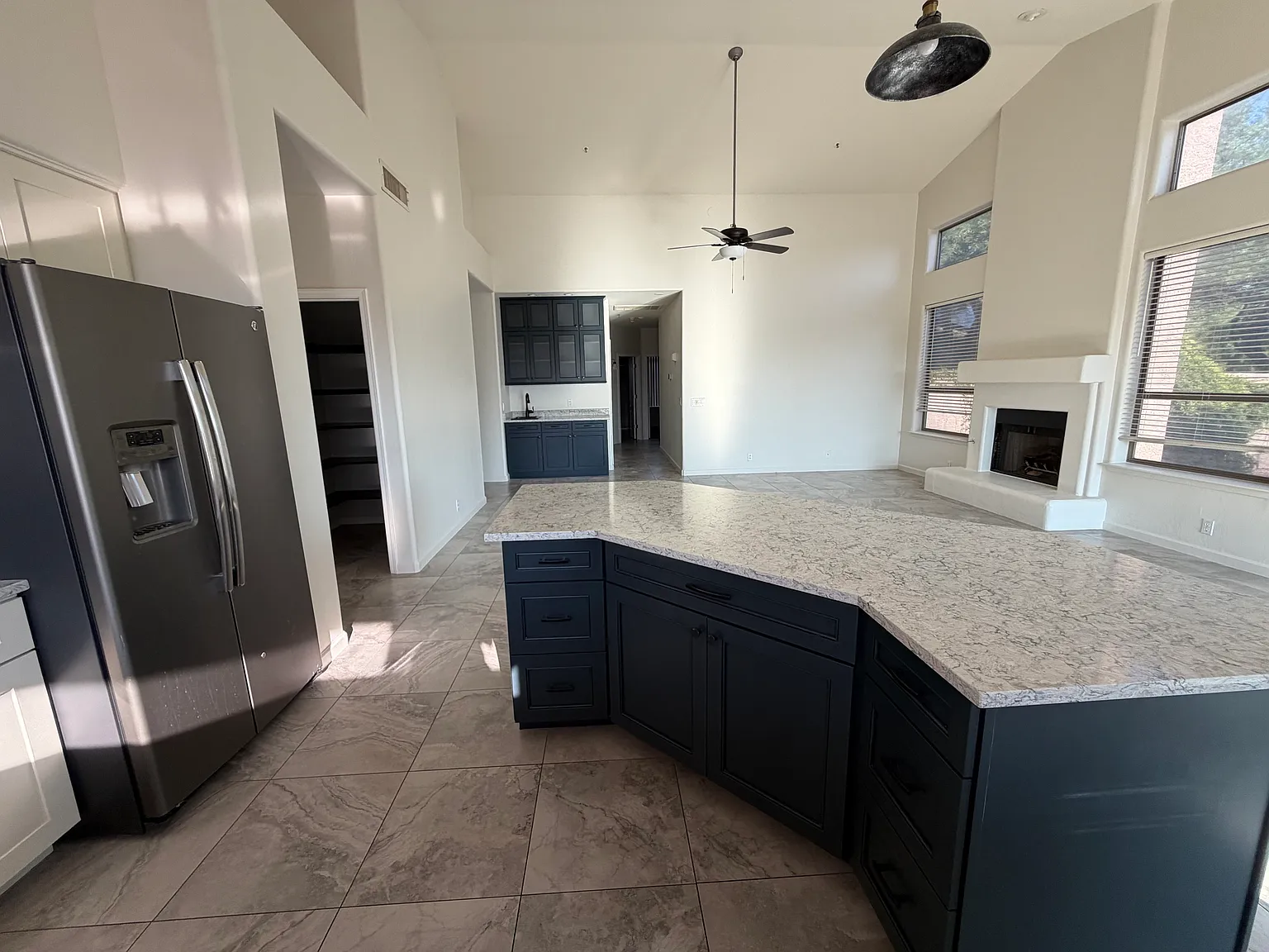 4 bed, 2667 sqft, $4,500 — Photo 4