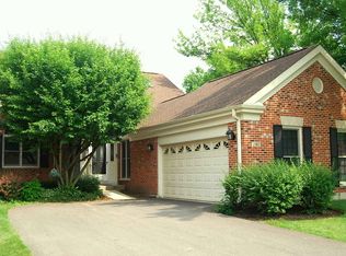 2182 N Lake Shore Cir, Arlington Heights, IL 60004