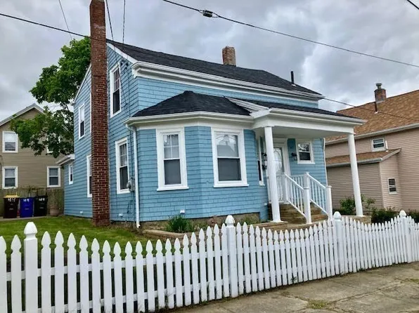 49 Downing St, Fall River, MA 02723