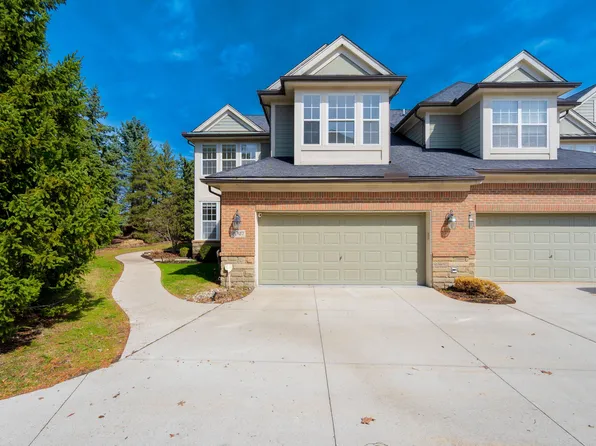 2027 Applewood Dr, Troy, MI 48085