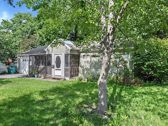 3rd image of 7435 Reeds Ln