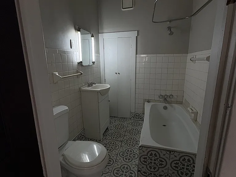 203 Maryland Ave SW #1 — Photo 6
