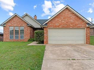 1323 E Oak St, El Reno, OK 73036