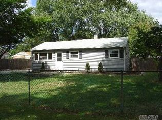 9 S 3rd St, Bay Shore, NY 11706
