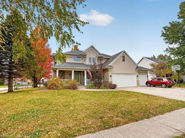 818 Eagle Ridge Rd, Cedar Falls, IA 50613