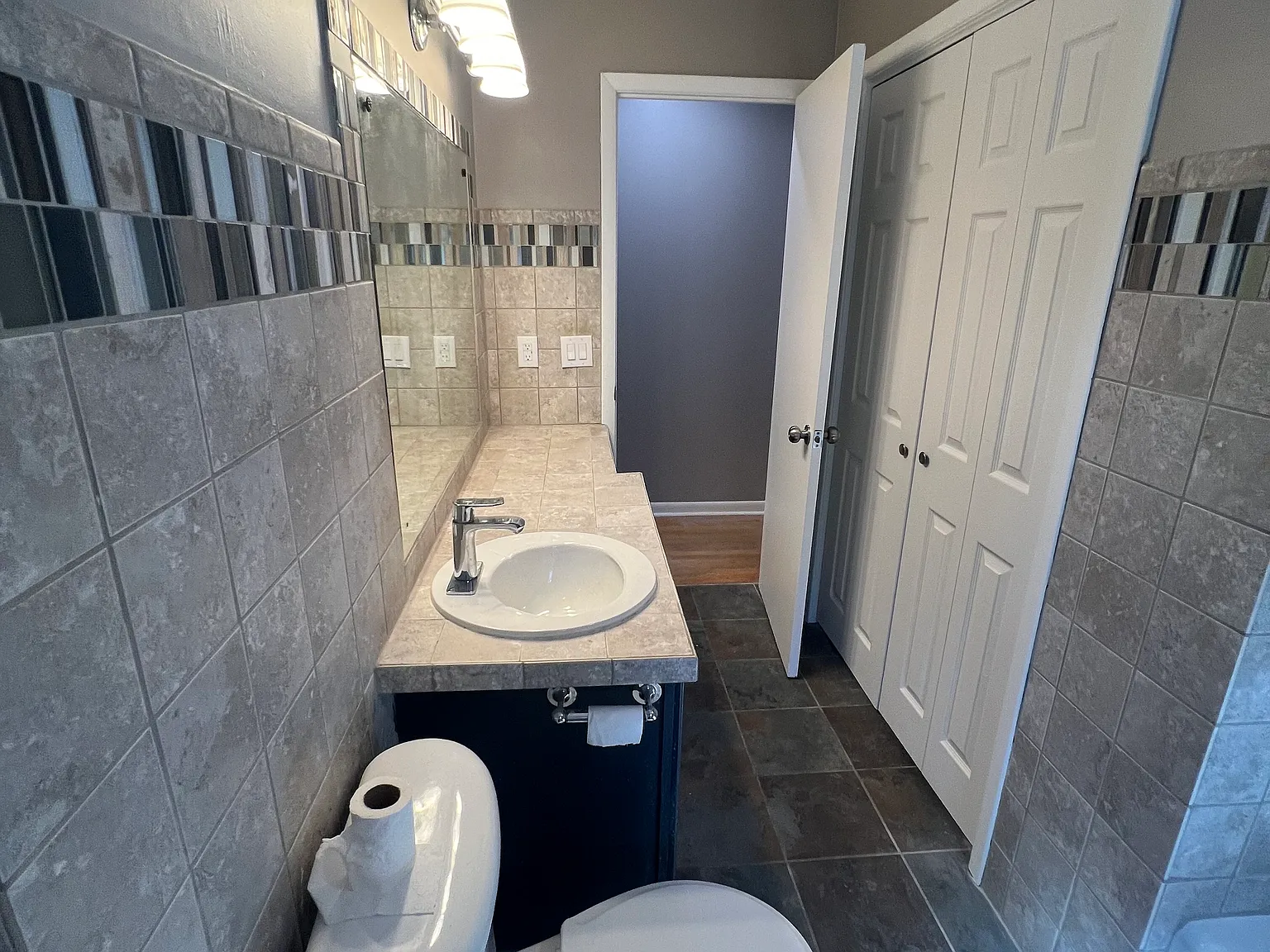 7216 Deane Hill Dr — Photo 3