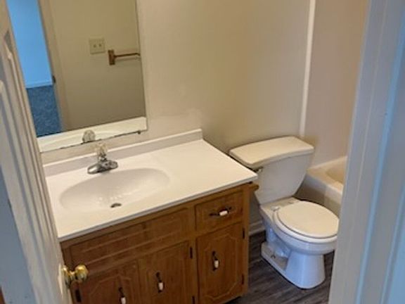 5th image of 3874 Northeast Dr APT A