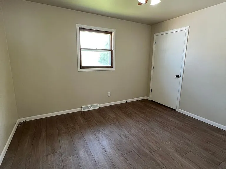 1212 E Sylvan Ave. — Photo 4