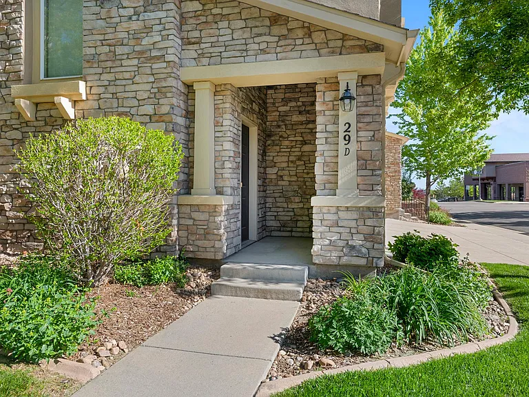 10573 Parkington Ln — Photo 2