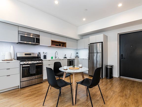 5th image of 1737 N Las Palmas Ave APT 304