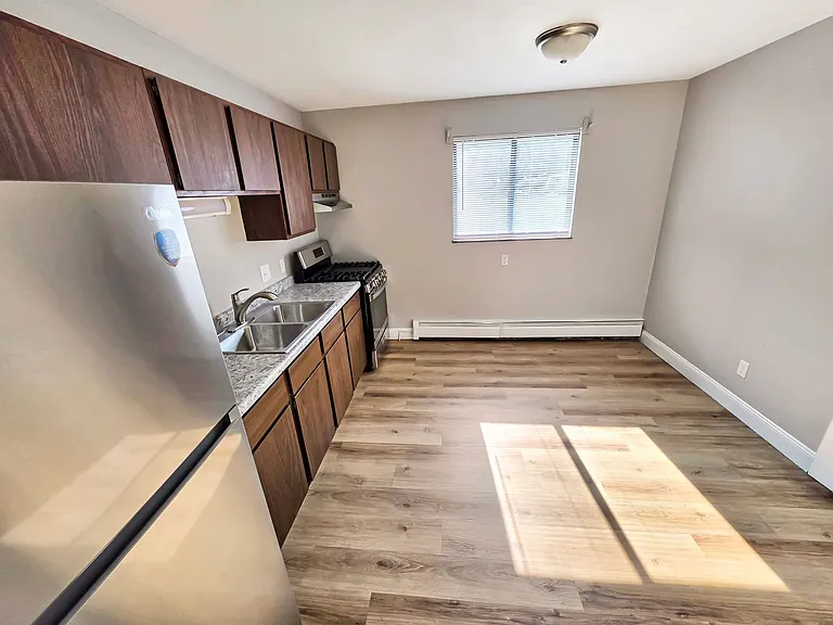 136 N Lake St #9 — Photo 2