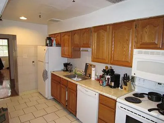 Rented by Kian Realty | media 18