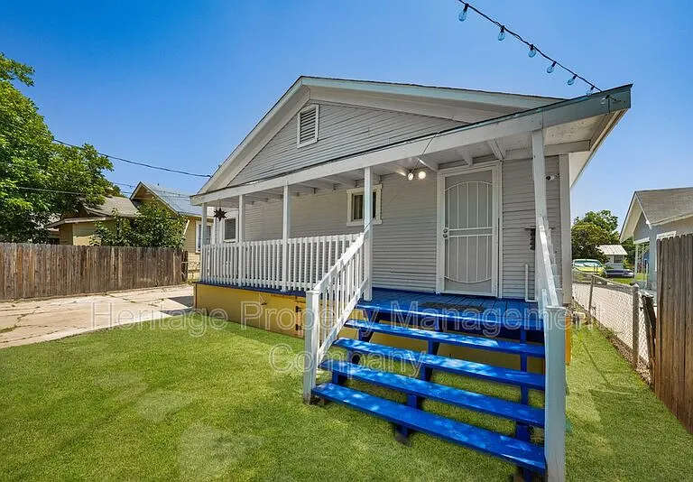 1031 Schley Ave — Photo 8