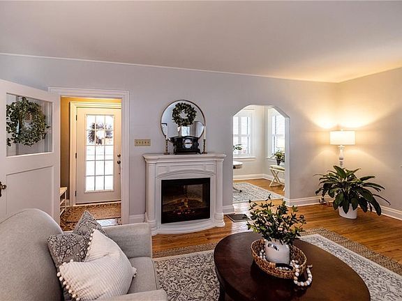 3rd image of 228 Beverly Dr