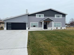 39284 Venetian Dr, Harrison Township, MI