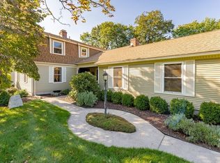 10 Oakcrest Dr, Westfield, MA 01085