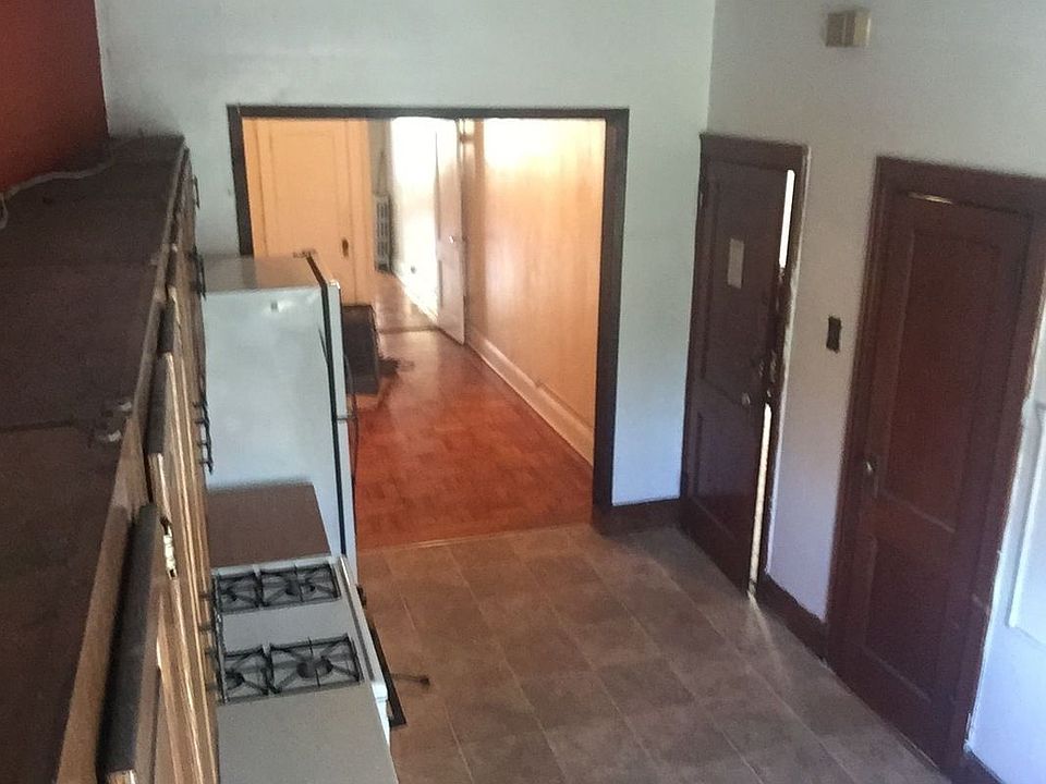 2nd image of 33-51 Vernon Blvd #1F