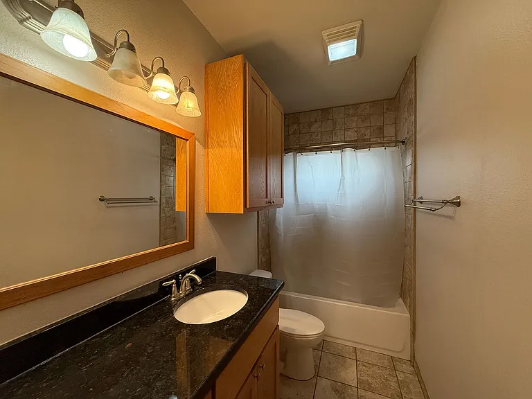 257 E Garza St — Photo 19