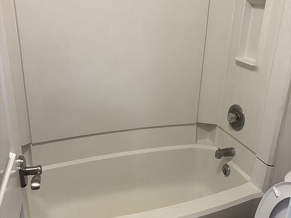5th image of 1004 Rachels Square Dr