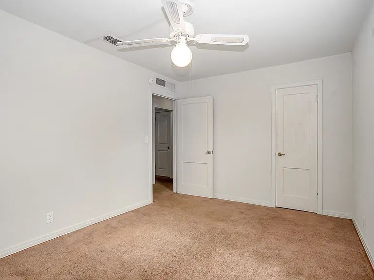 5832 Locke Ave — Photo 8