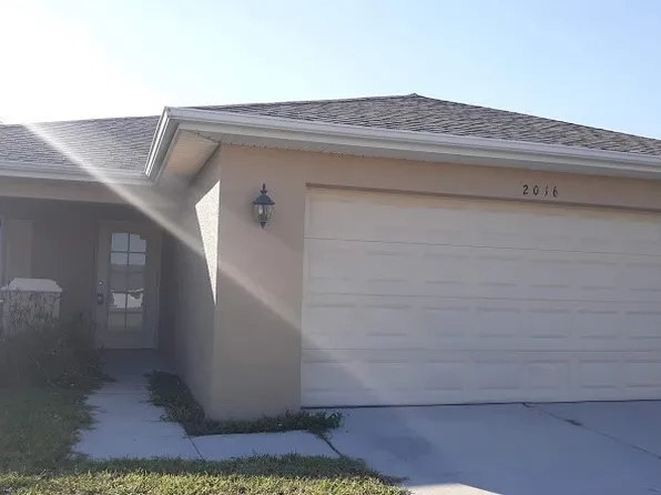 2016 NE 7th Pl, Cape Coral, FL 33909
