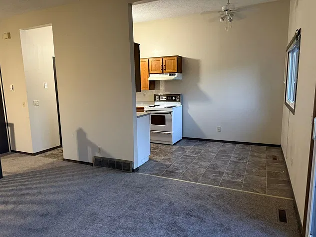 In Suite Laundry! 2 Bedroom 6-Plex in Highland Green!! — Photo 4