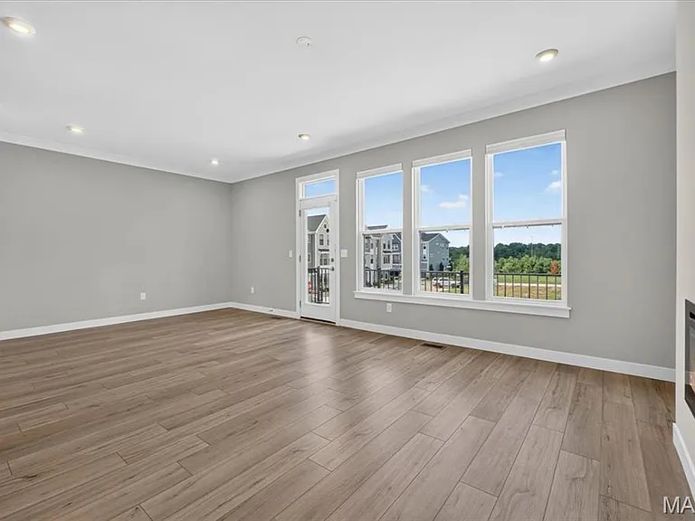 8933 Eager Rd — Photo 5