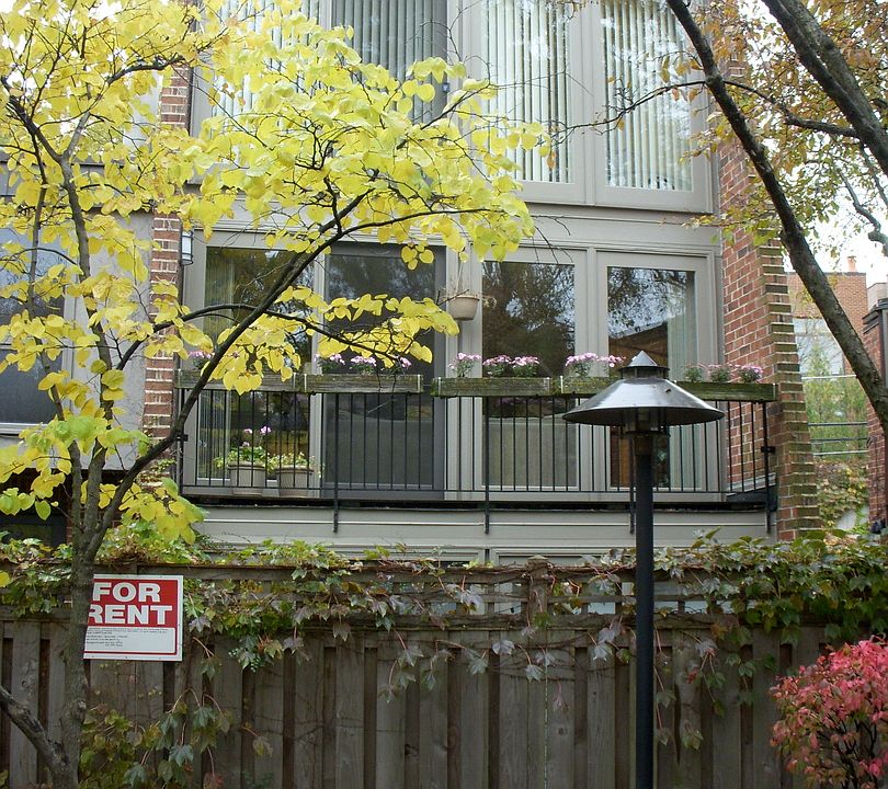 1st image of 2029 N Larrabee St #1