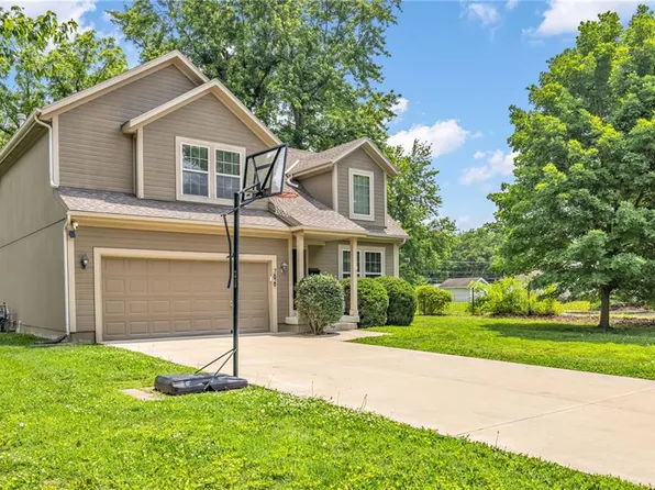 7829 Benson St, Overland Park, KS 66204