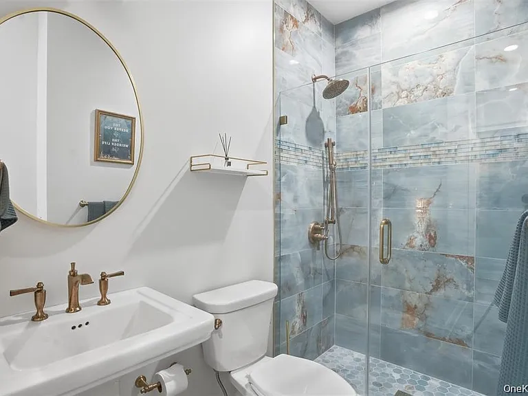 33 Howland Ave — Photo 14