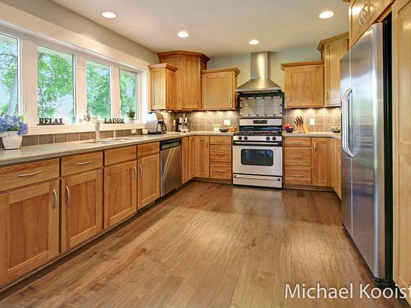 5th image of 3486 Goodwood Dr SE