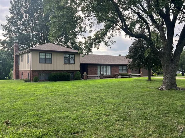 16904 Kentucky Rd, Belton, MO 64012