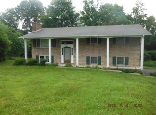 22165 Pinebrook Dr, Bristol, VA 24202