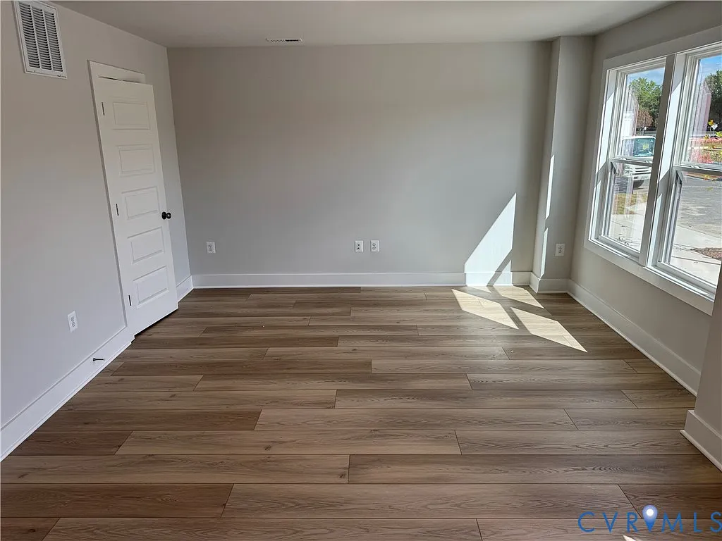 3 bed, 4.0 bath, 1943 sqft, $2,575 — Photo 3