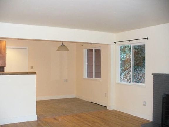 3rd image of 106 Meadowlark Ct