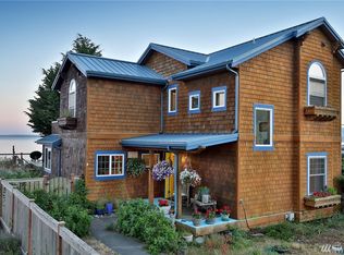 836 Old Beach Rd, Freeland, WA 98249