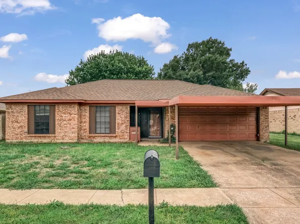 1233 Dennis Dr, Saginaw, TX 76179