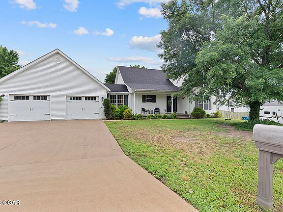 3rd image of 202 Briarbrook Dr