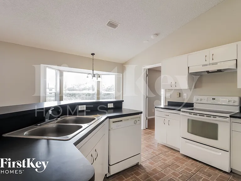 1674 Waltz St SE — Photo 6