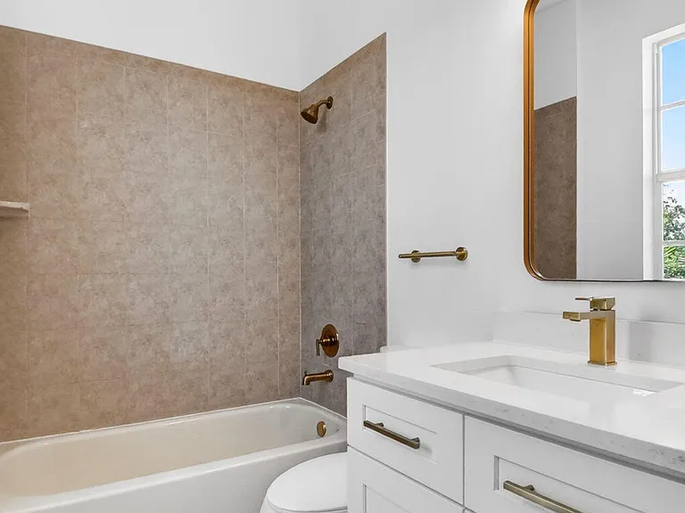 2502 N Dixie Hwy #32 — Photo 33