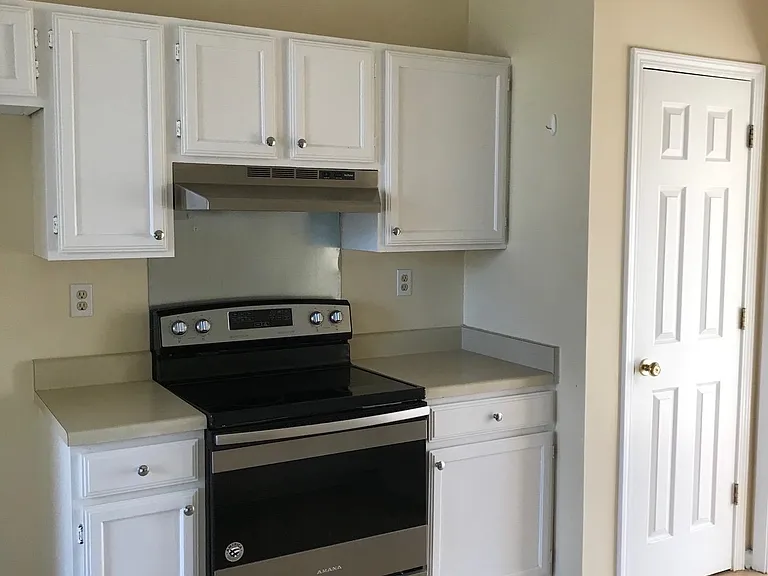 4558 Kings Grant Dr — Photo 3