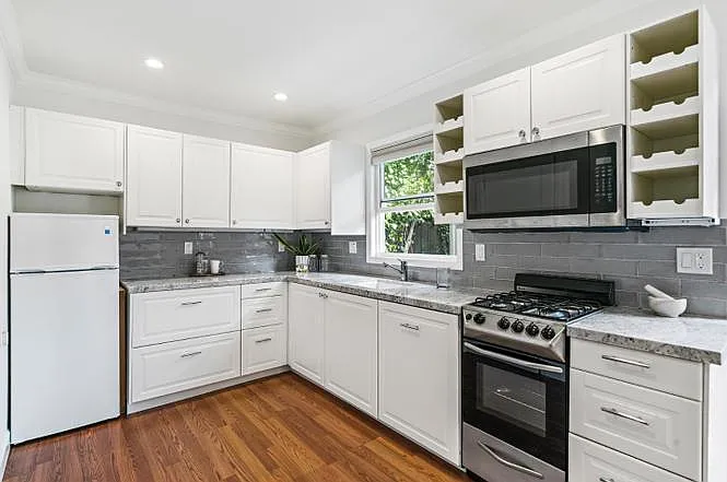 1116 Dufferin Ave #DETACHED COTTAGE — Photo 3