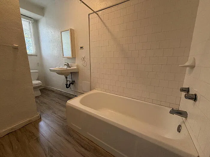 1 bed, 1.0 bath, $1,345 — Photo 4