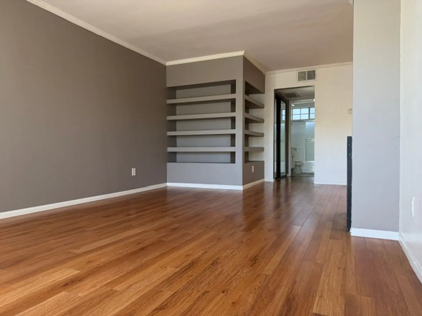 10825 Blix Street (9905) — Photo 2