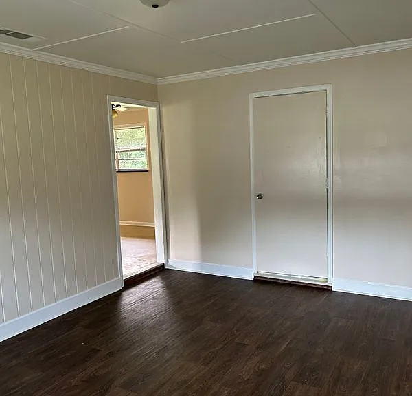 206 Taylor Ln — Photo 1