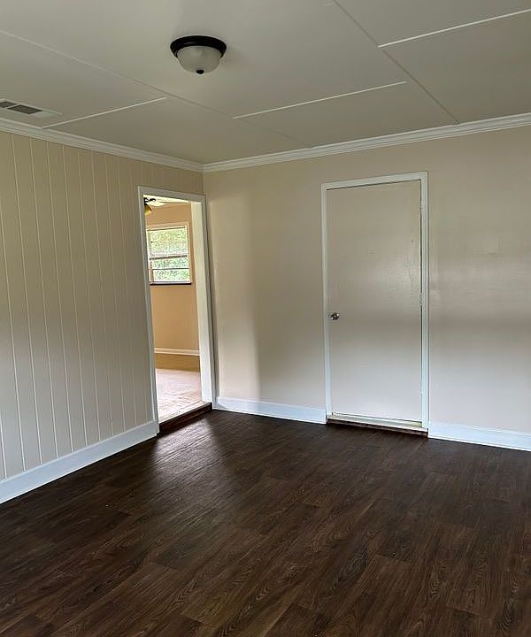 1st image of 206 Taylor Ln